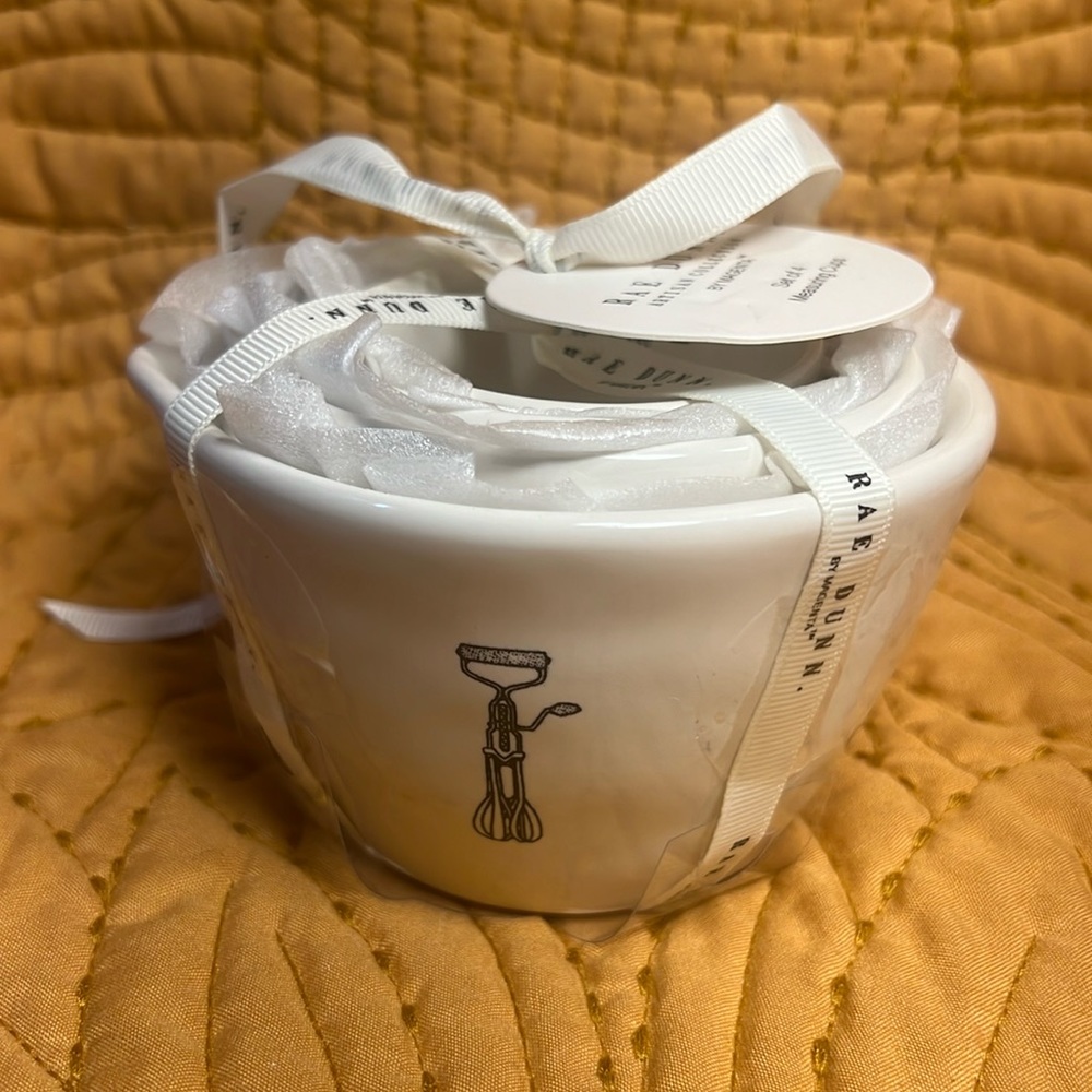 Rae Dunn icon measuring cups